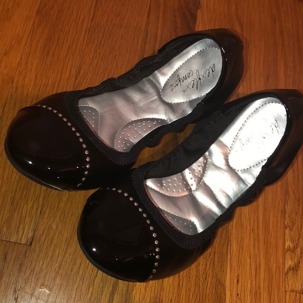 Women’s flats size 10.